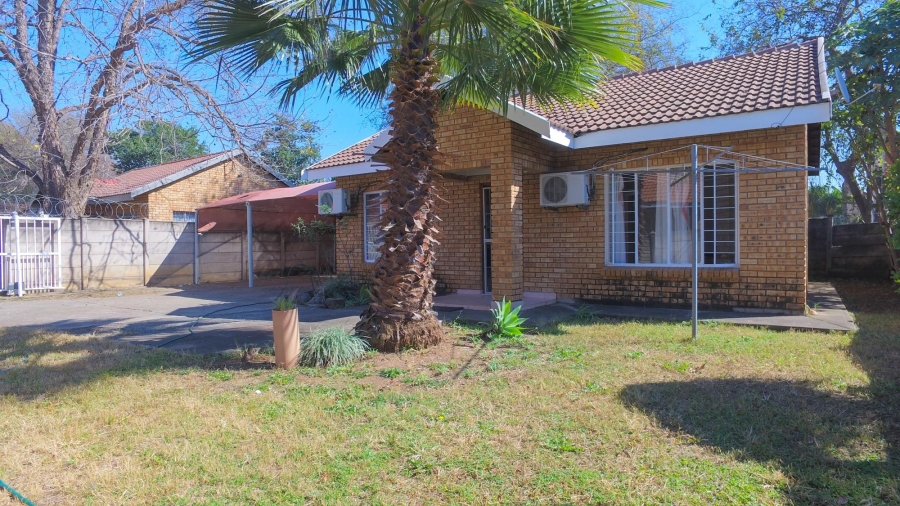 2 Bedroom Property for Sale in Oos Einde North West
